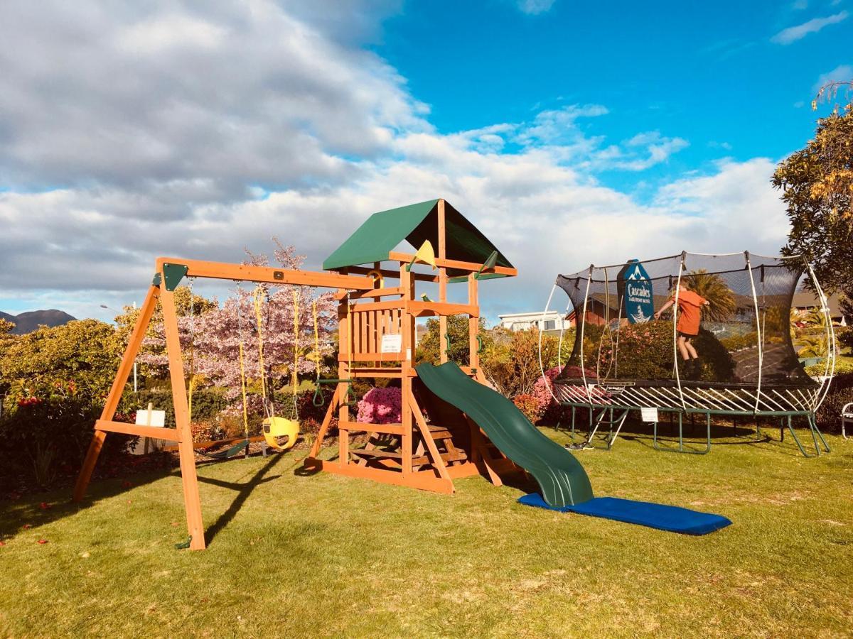 Cascades Lakefront Motel タウポ エクステリア 写真 A backyard playground