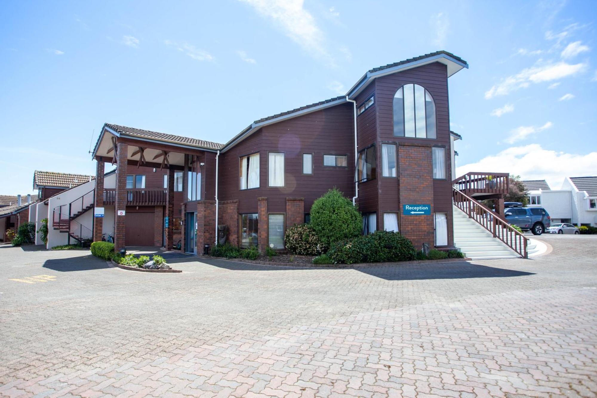 Cascades Lakefront Motel タウポ 部屋 写真 The former headquarters of the company in the town of Iwakuni, Yamaguchi Prefecture