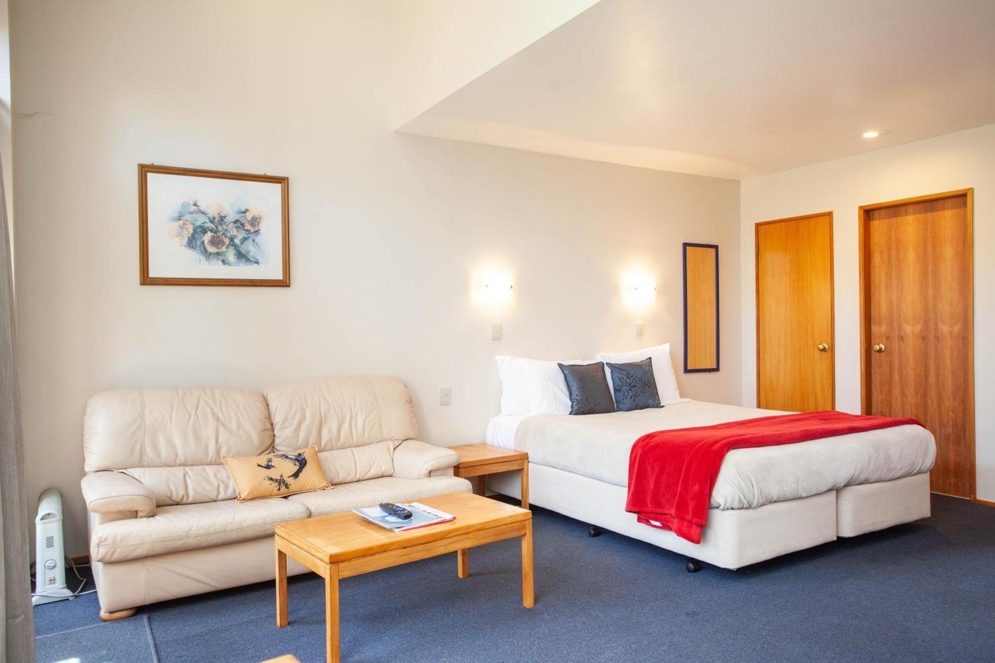 Cascades Lakefront Motel タウポ 部屋 写真 A typical hotel room