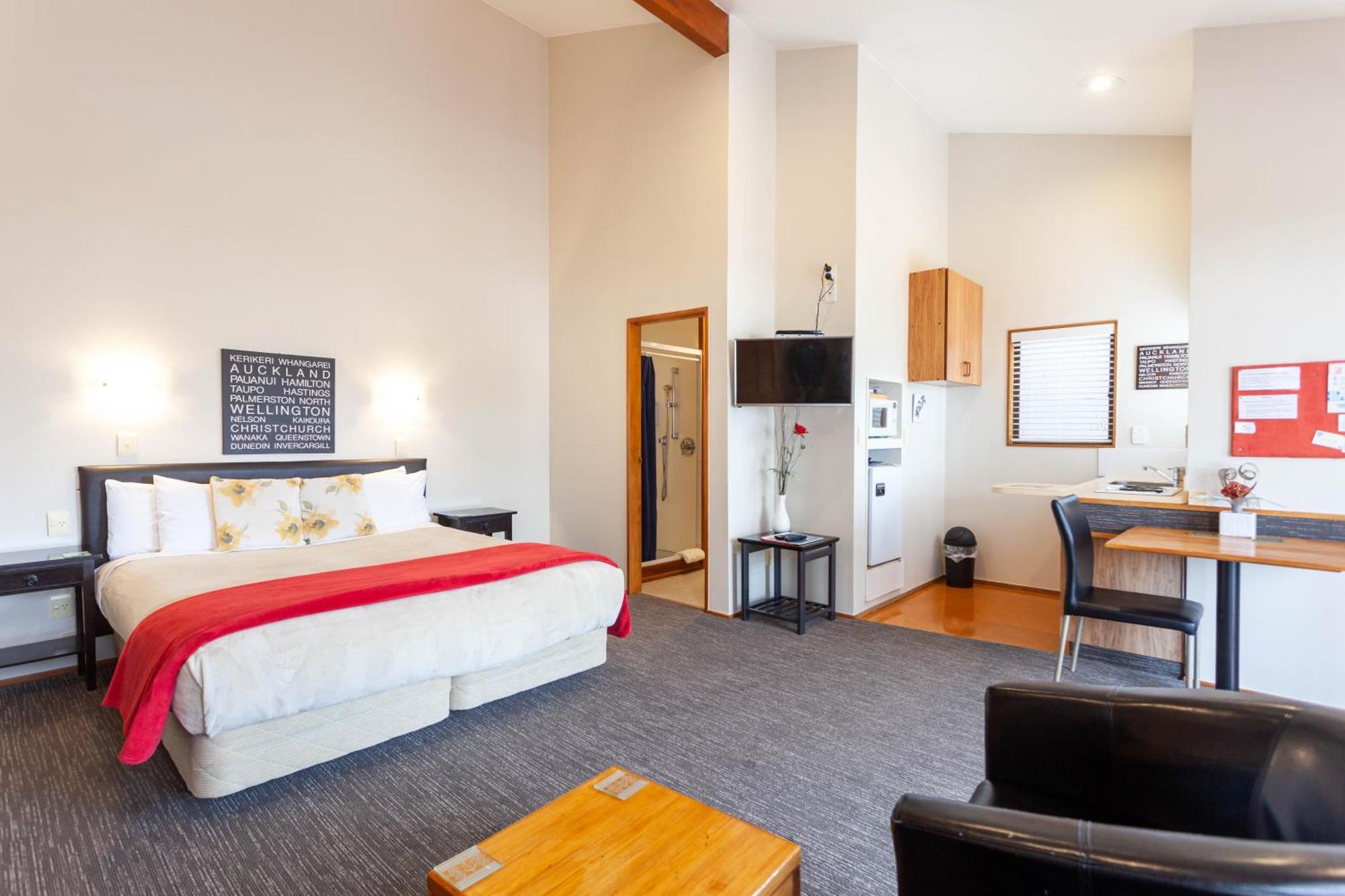 Cascades Lakefront Motel タウポ 部屋 写真 A studio apartment in New Zealand
