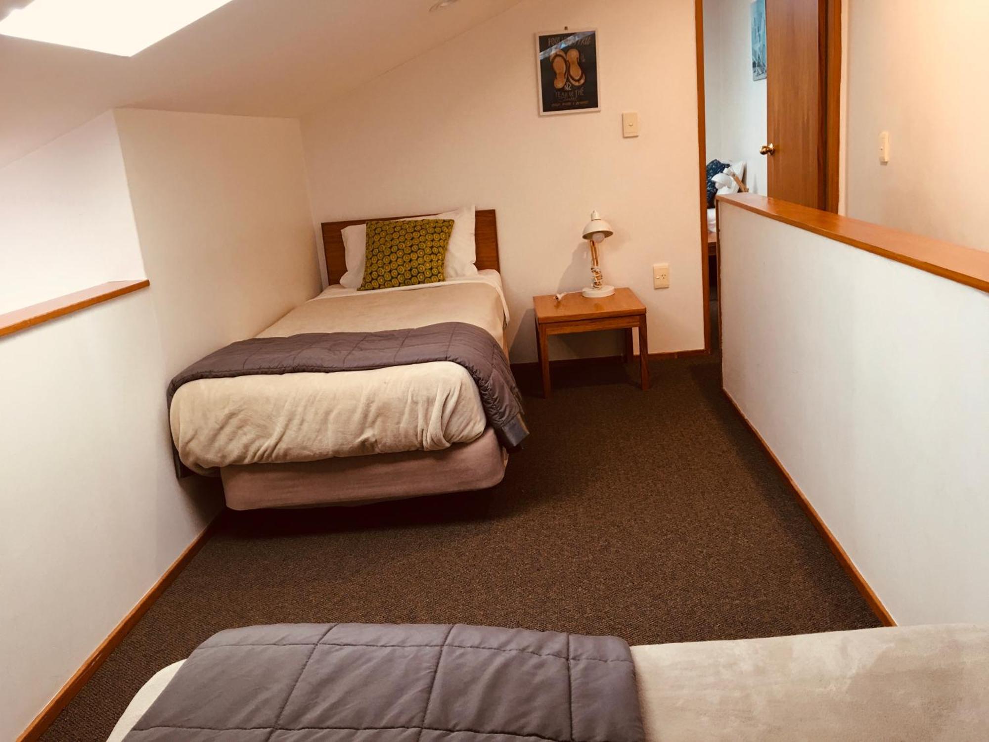 Cascades Lakefront Motel タウポ エクステリア 写真 A single room at the hotel